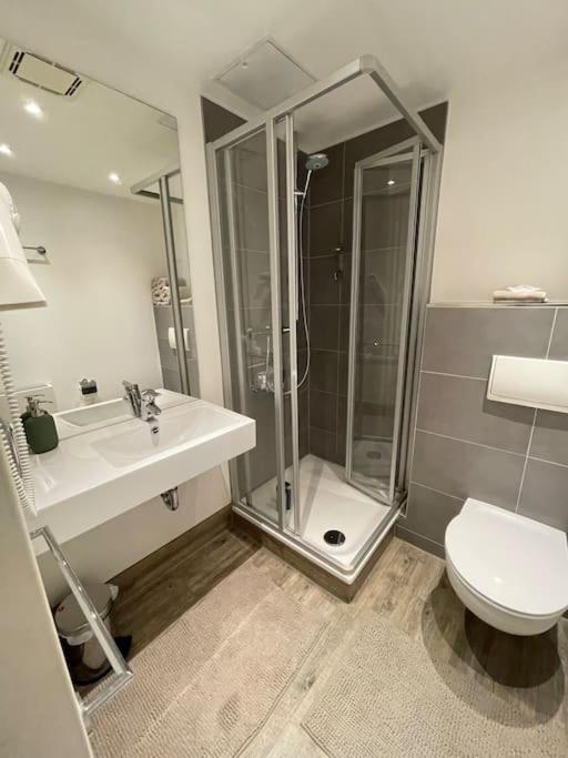 Gemuetliches 778 Apartment Naehe Medienhafen S-Bahn Und Free Parken Dusseldorf Luaran gambar